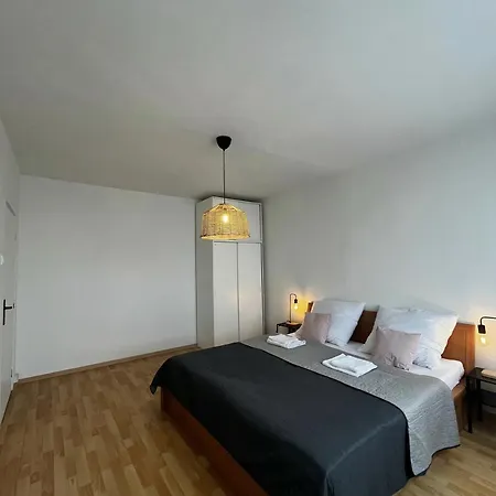 Apartament 2-izbovy S Vyhladom